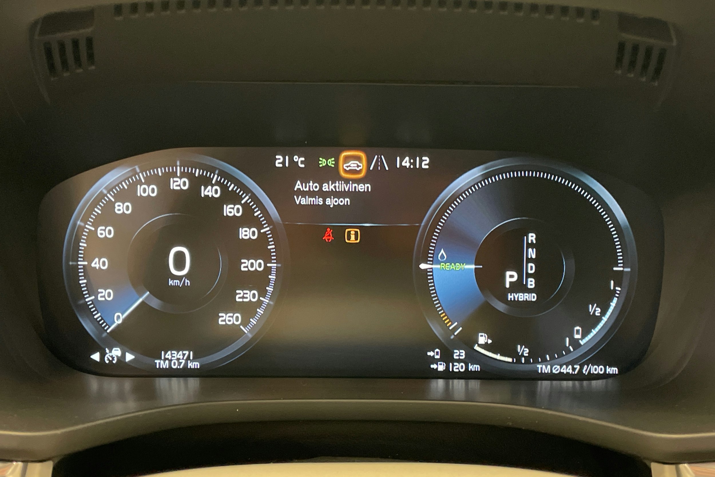 Musta Volvo XC60 2018 kuva 23.