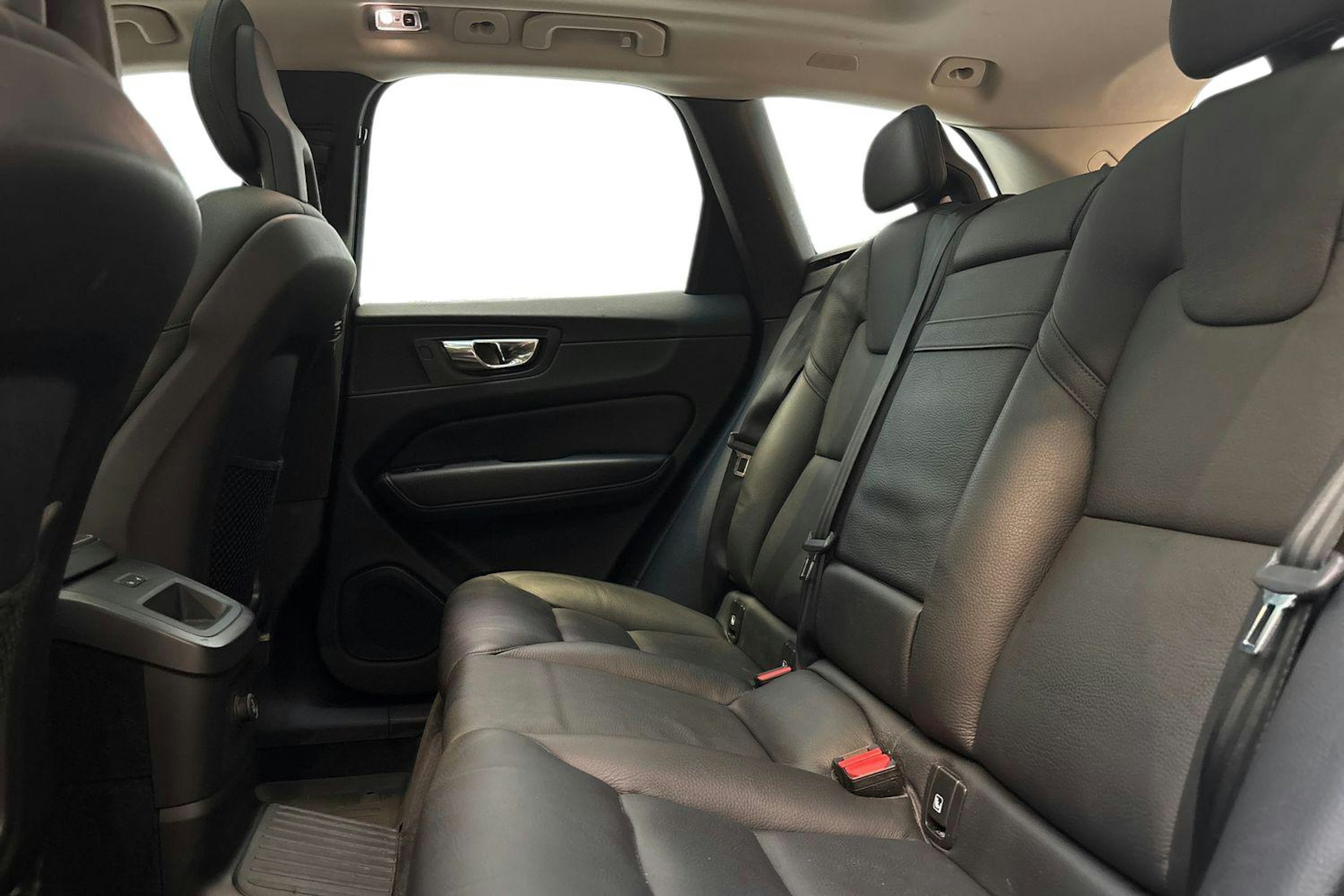 sininen Volvo XC60 2018 kuva 10.