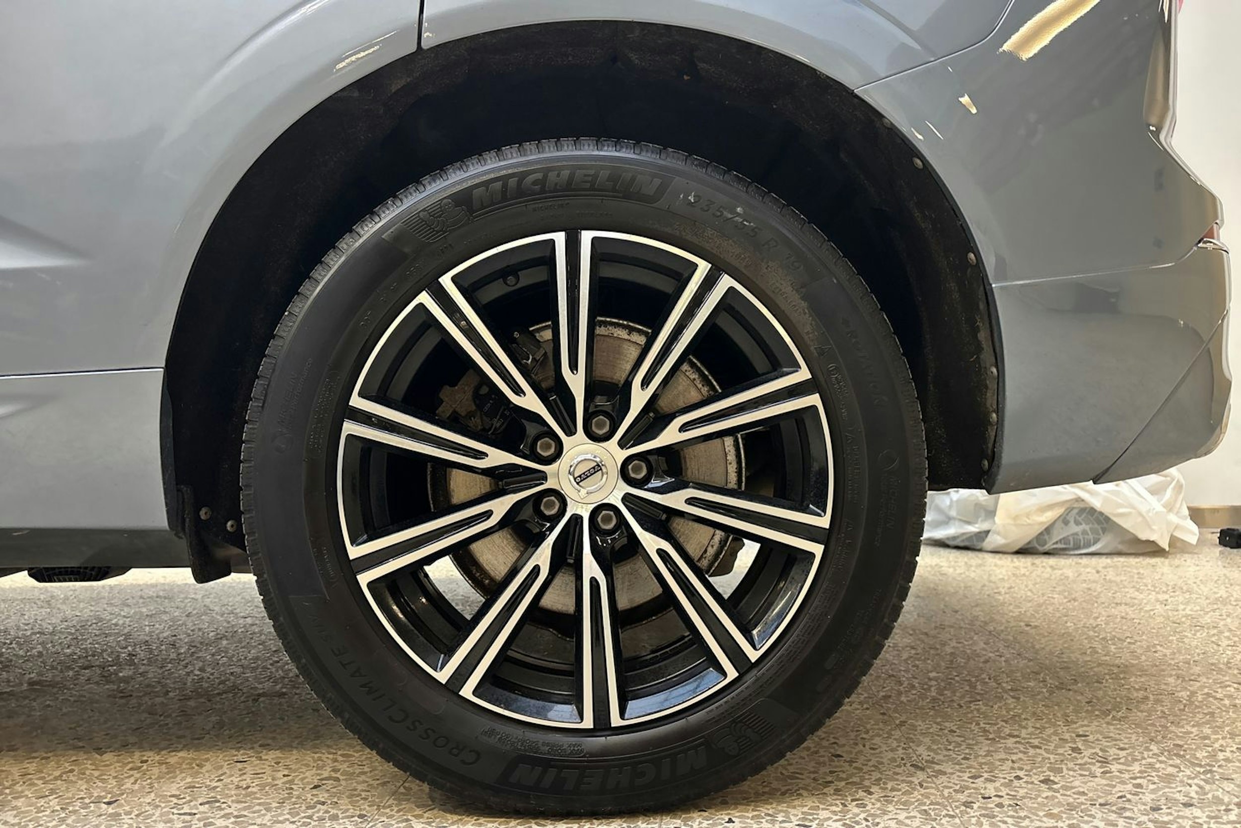 sininen Volvo XC60 2018 kuva 11.