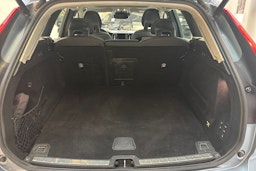 sininen Volvo XC60 2018 kuva 14.