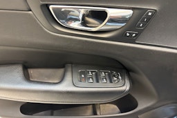 sininen Volvo XC60 2018 kuva 19.