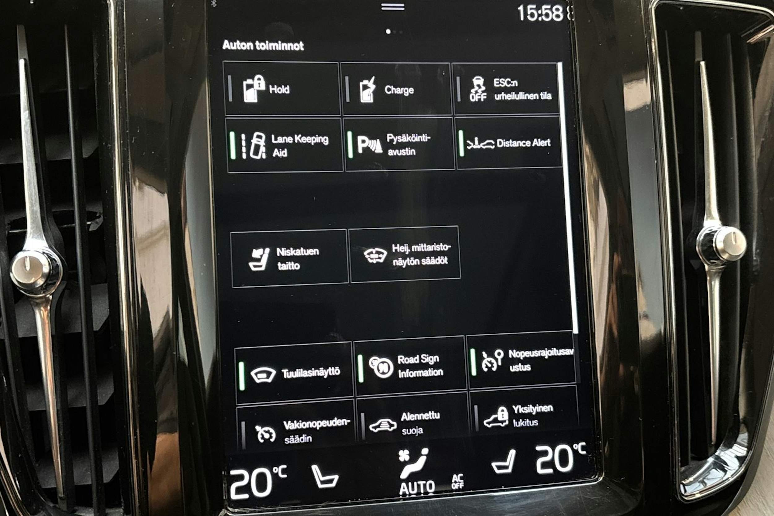 sininen Volvo XC60 2018 kuva 24.