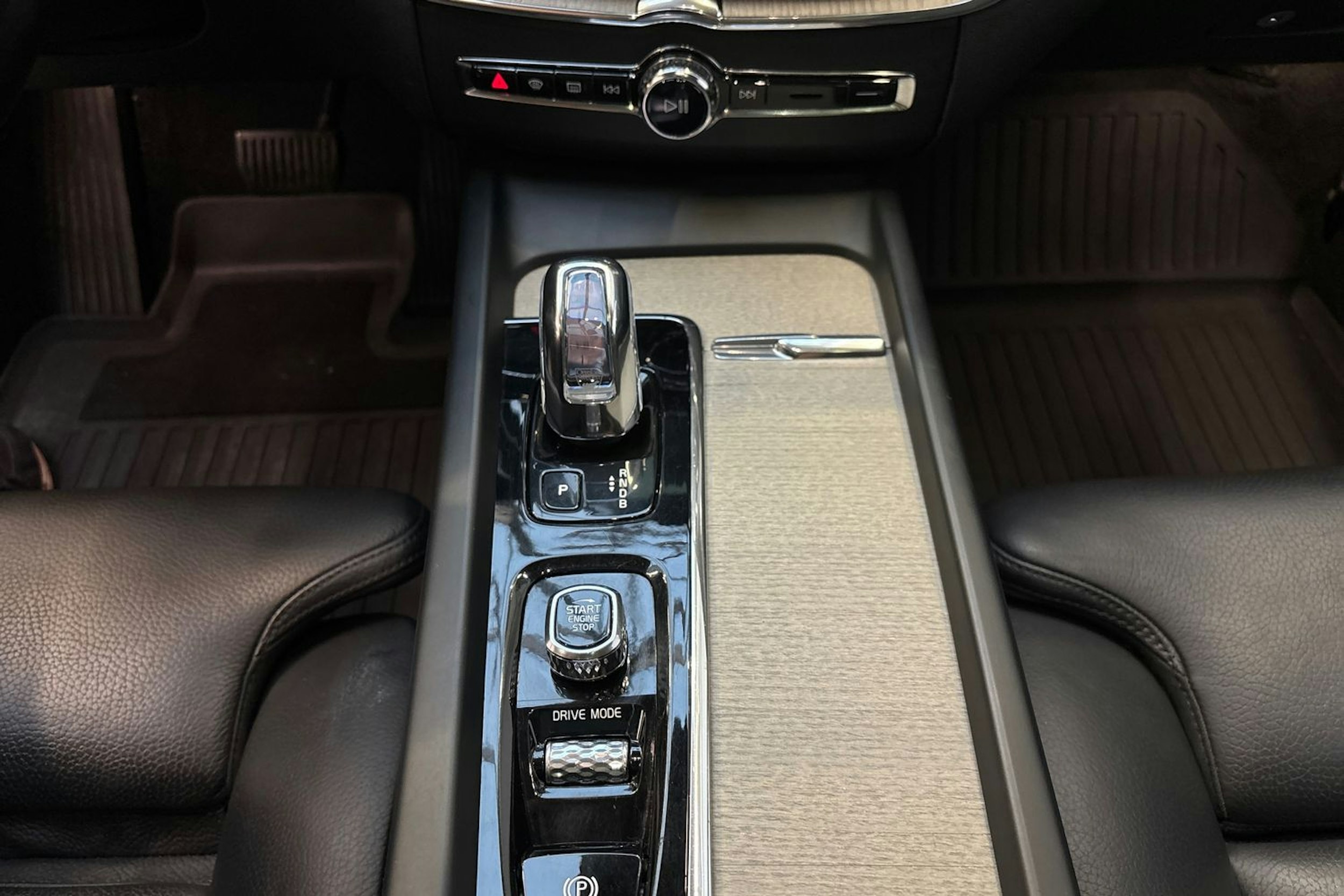 sininen Volvo XC60 2018 kuva 25.