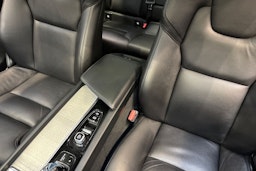 sininen Volvo XC60 2018 kuva 26.