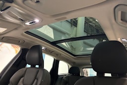 sininen Volvo XC60 2018 kuva 28.