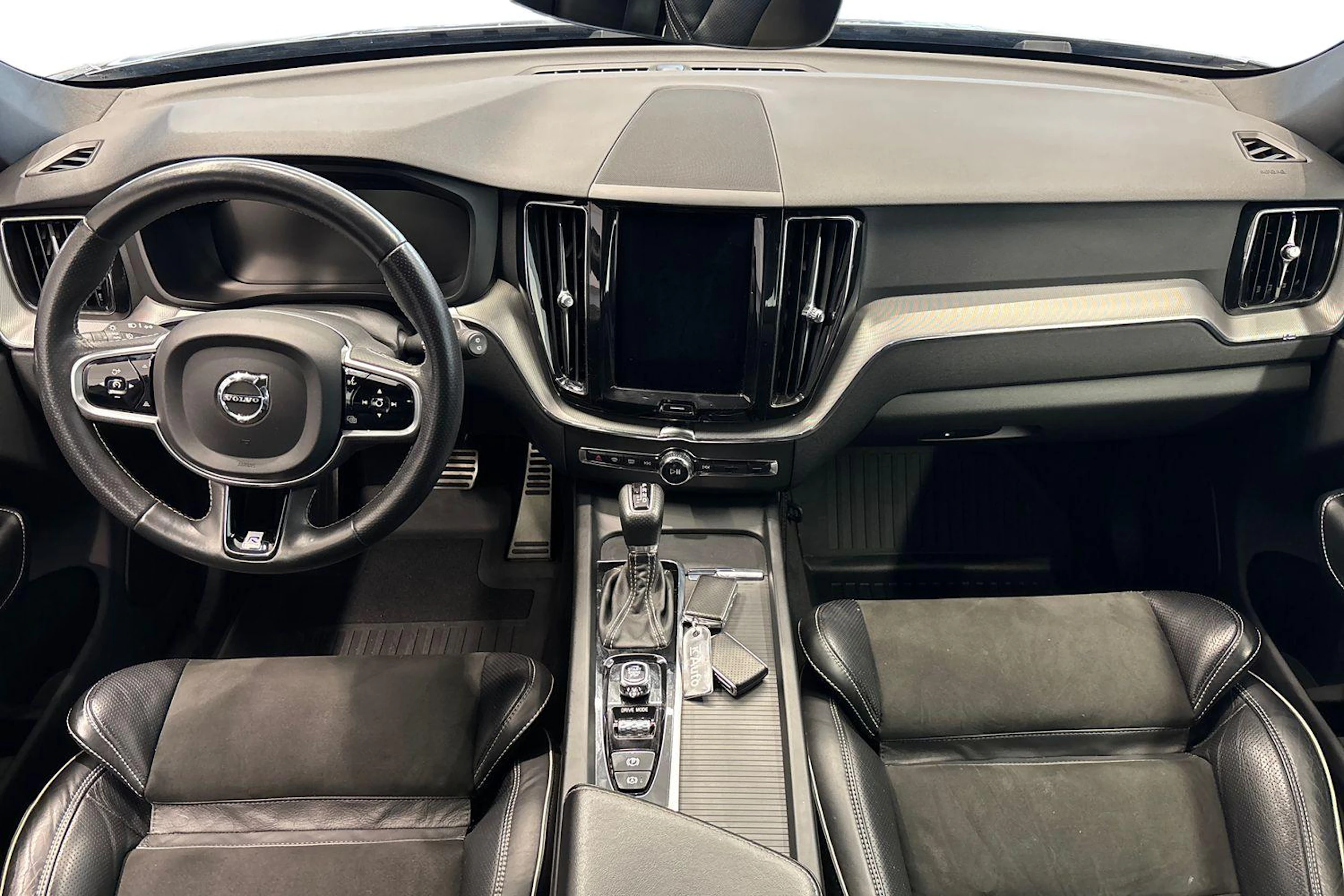 harmaa Volvo XC60 2018 kuva 7.