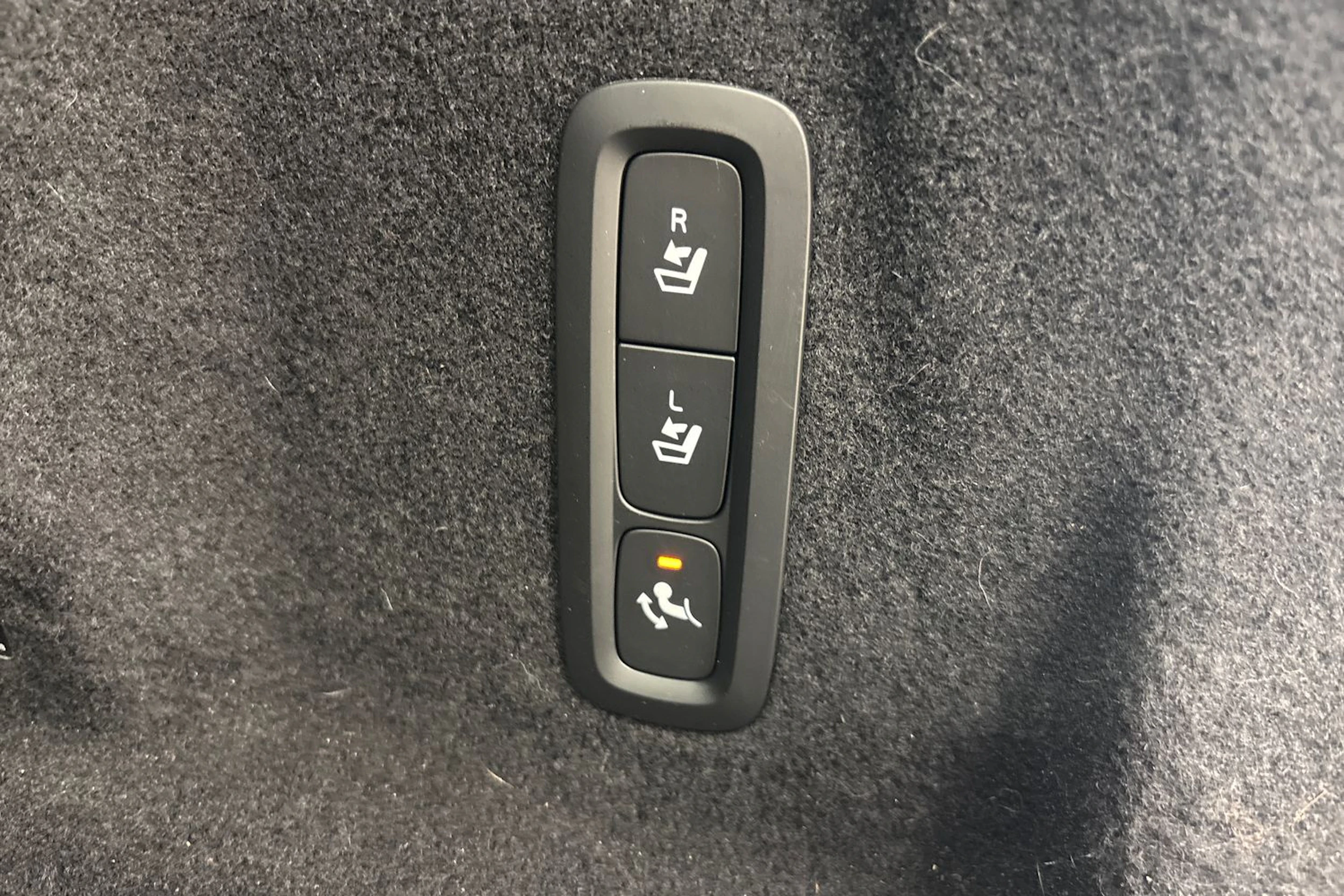 harmaa Volvo XC60 2018 kuva 16.