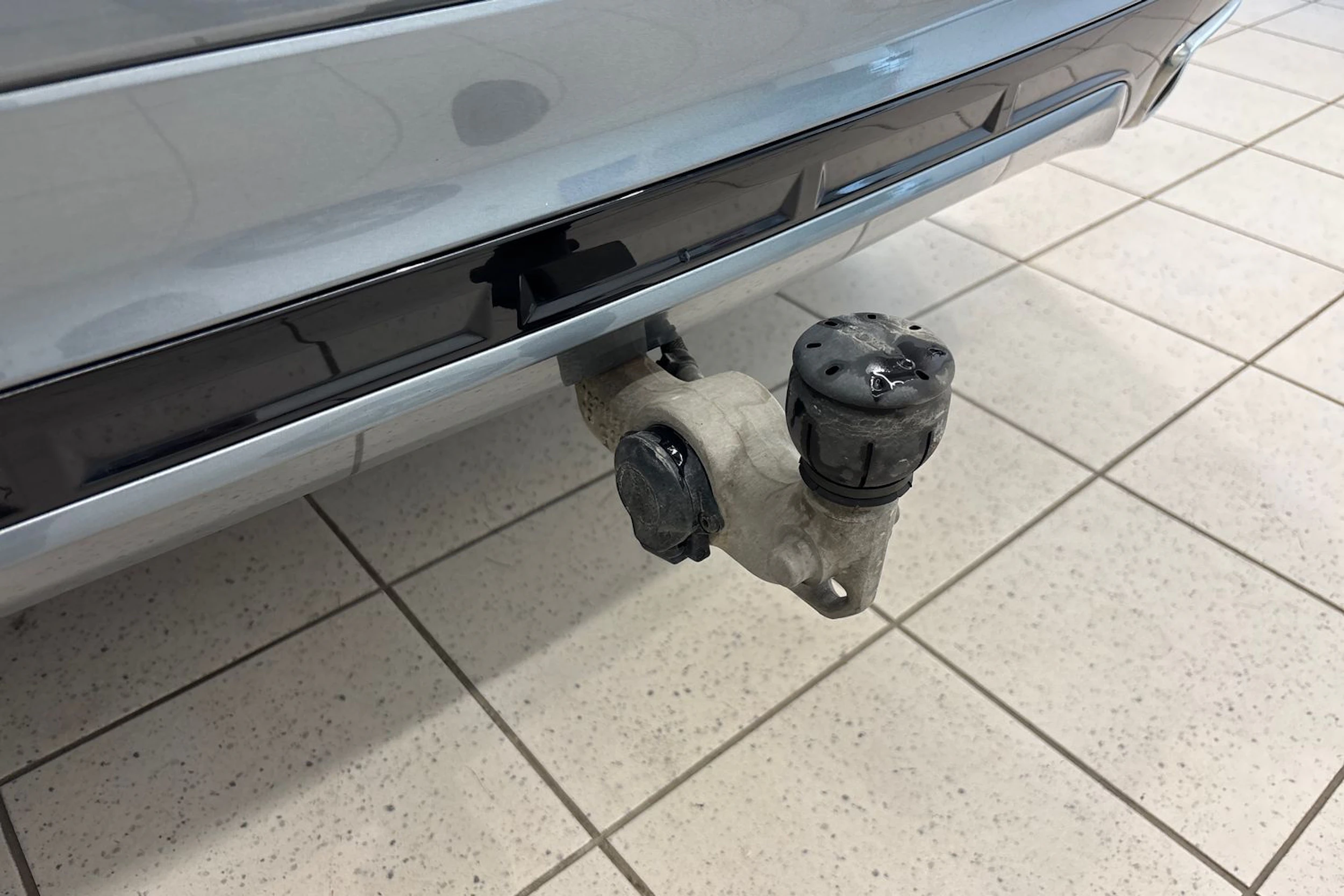 harmaa Volvo XC60 2018 kuva 17.