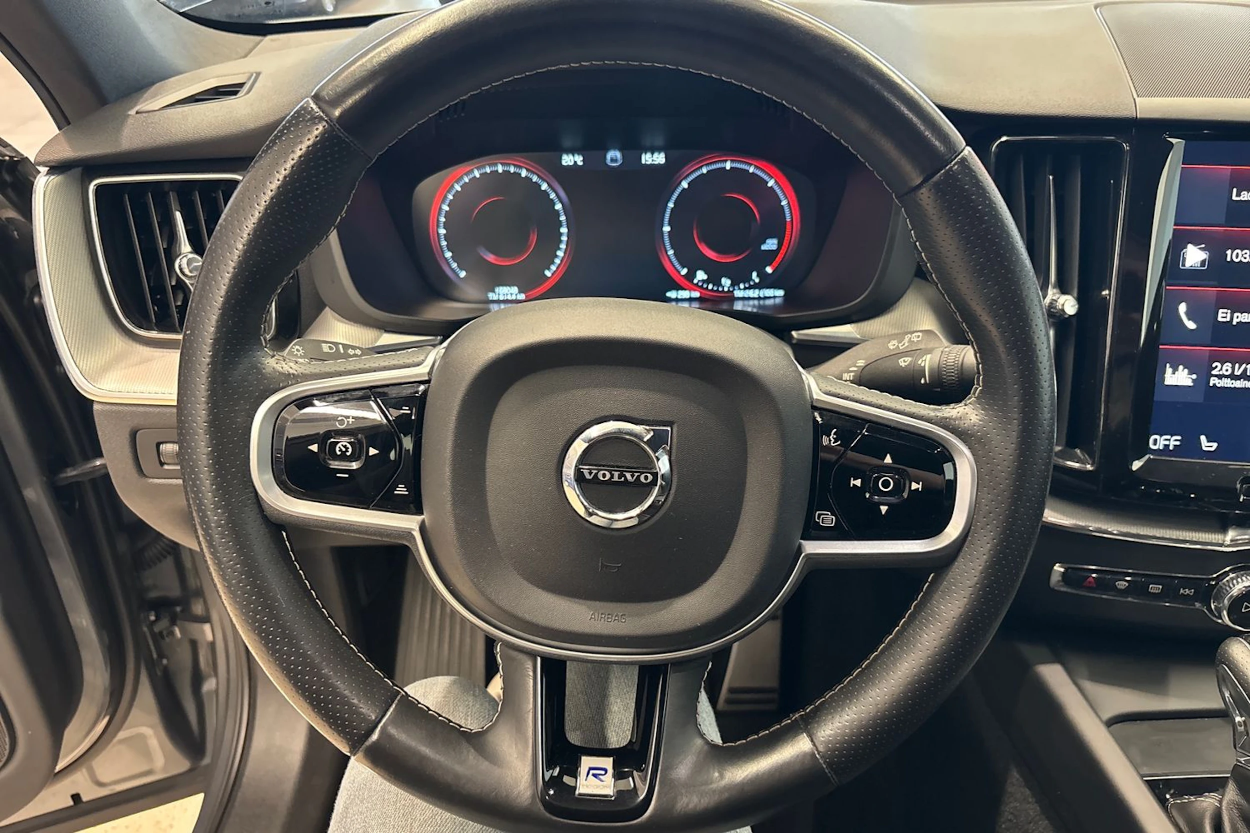 harmaa Volvo XC60 2018 kuva 18.