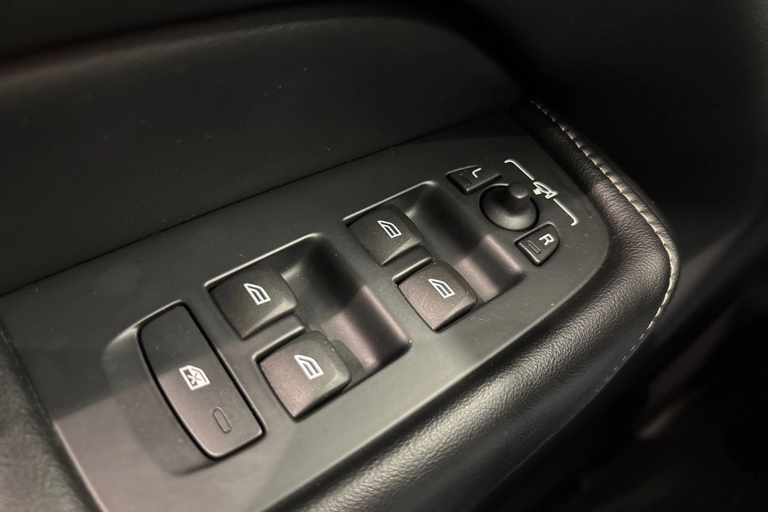 harmaa Volvo XC60 2018 kuva 20.