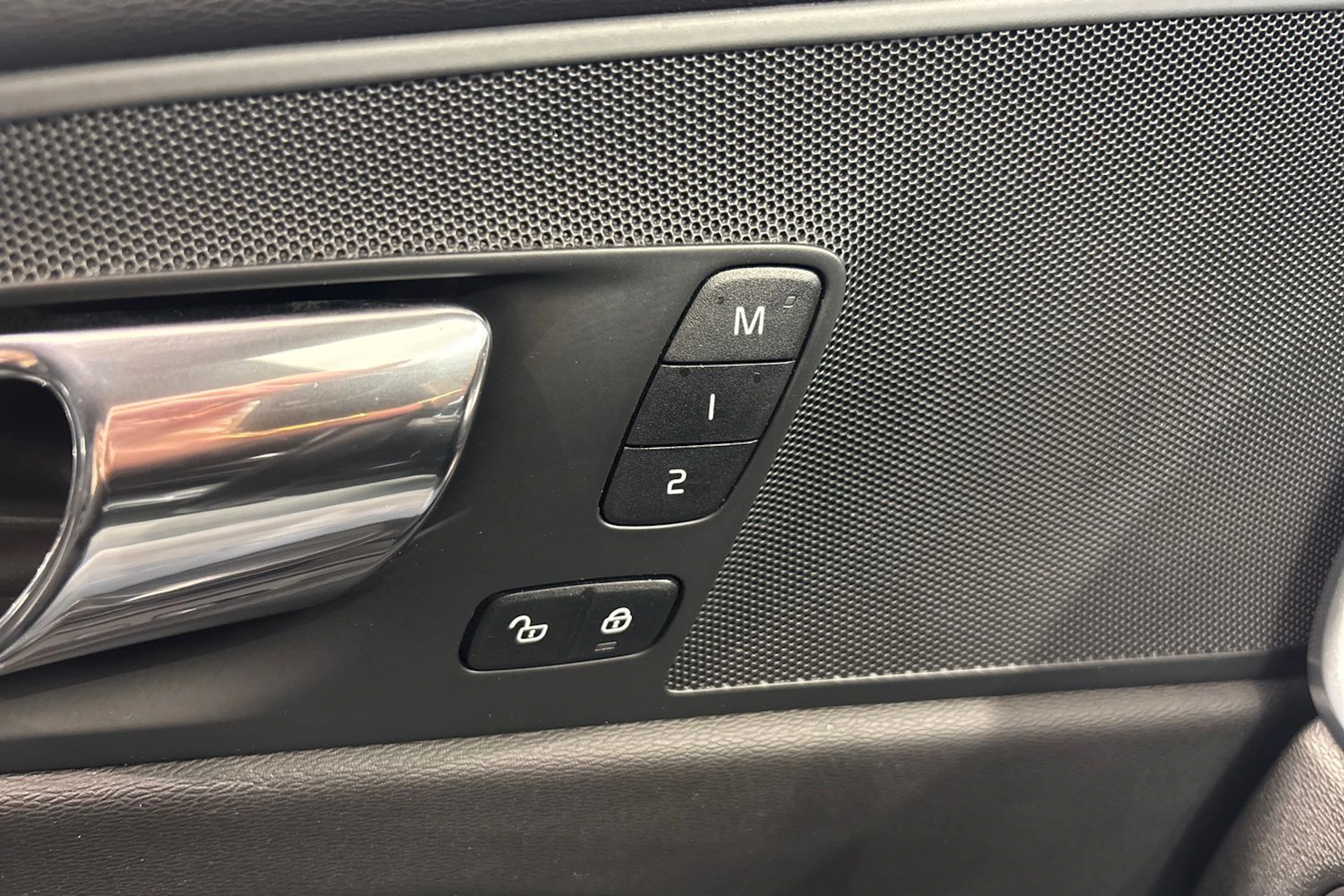 harmaa Volvo XC60 2018 kuva 21.