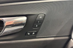 harmaa Volvo XC60 2018 kuva 21.