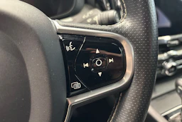 harmaa Volvo XC60 2018 kuva 24.