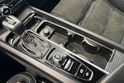 harmaa Volvo XC60 2018 kuva 27.