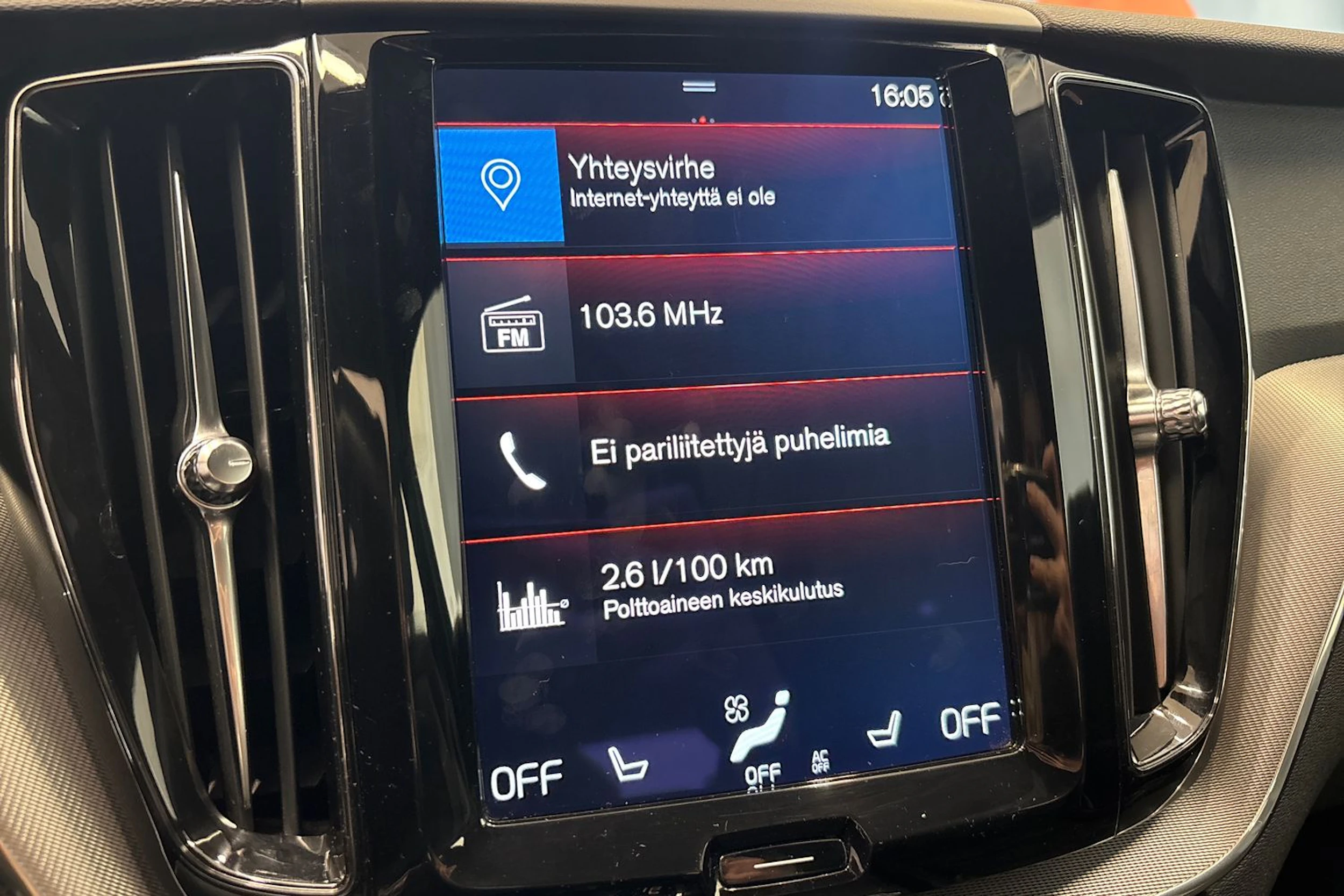 harmaa Volvo XC60 2018 kuva 28.