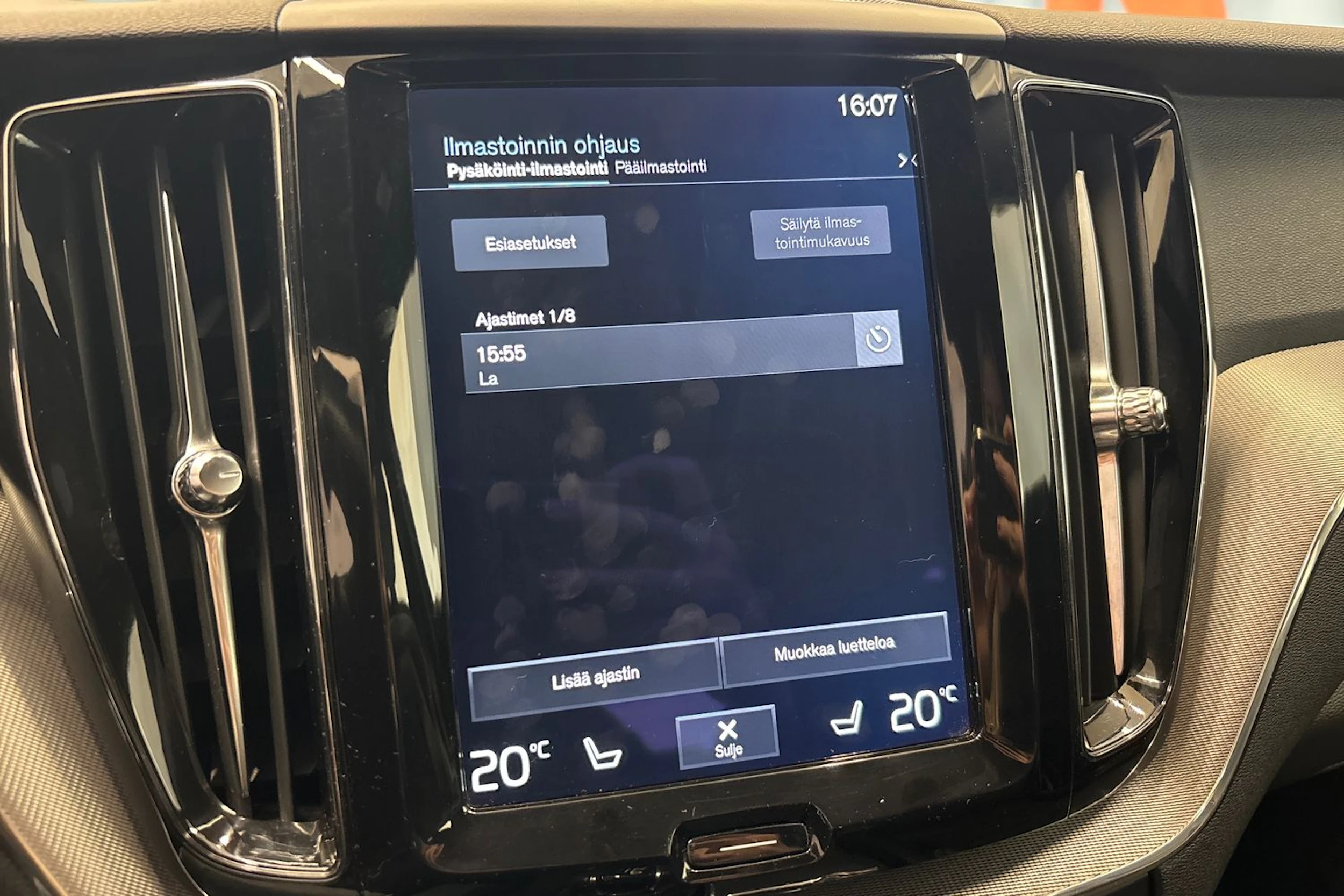 harmaa Volvo XC60 2018 kuva 30.