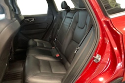 Punainen Volvo XC60 2018 kuva 10.