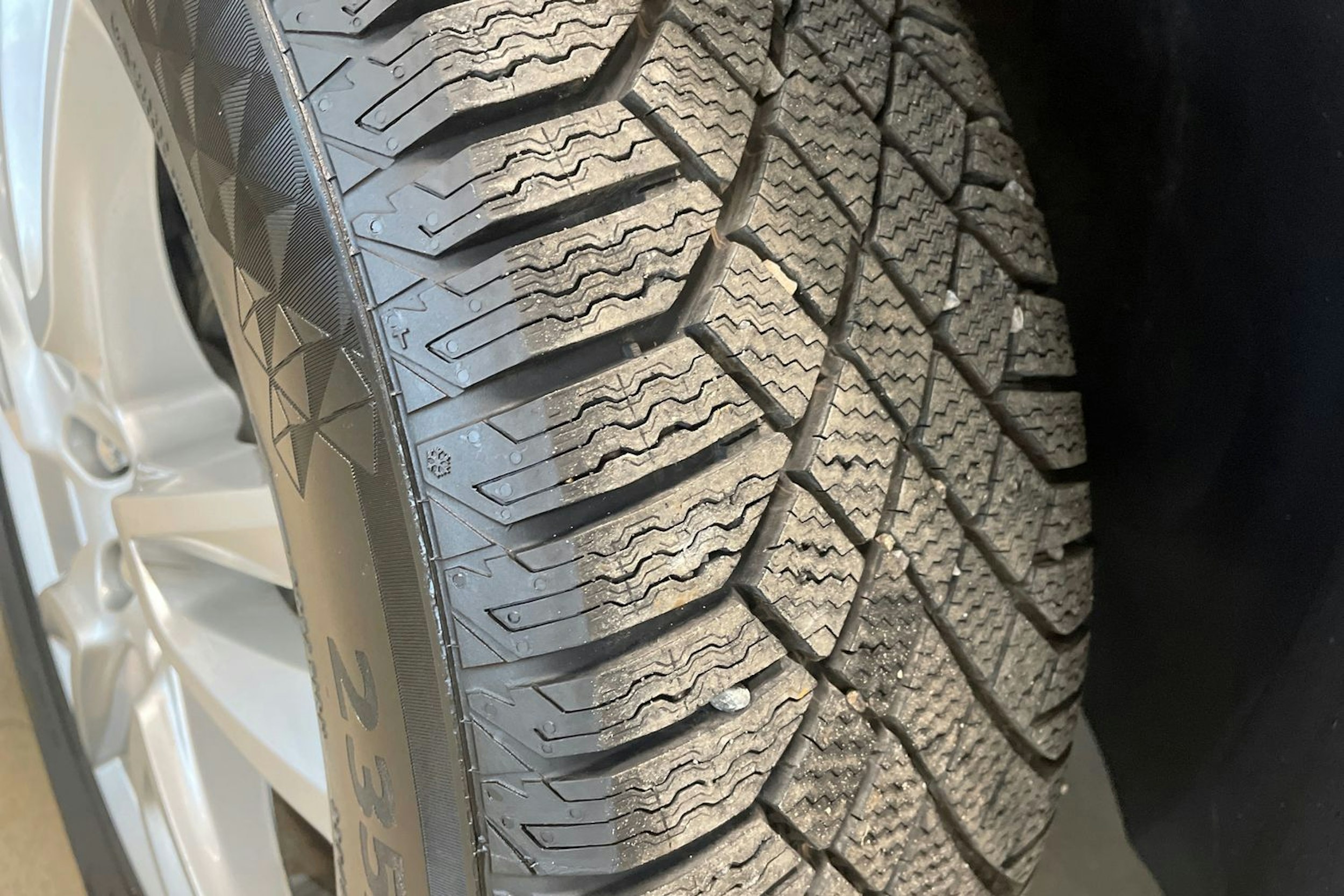 Punainen Volvo XC60 2018 kuva 13.