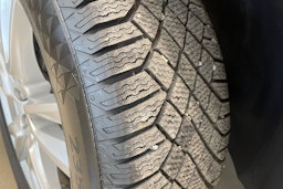 Punainen Volvo XC60 2018 kuva 13.