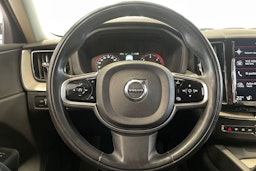 Punainen Volvo XC60 2018 kuva 16.