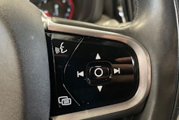 Punainen Volvo XC60 2018 kuva 17.