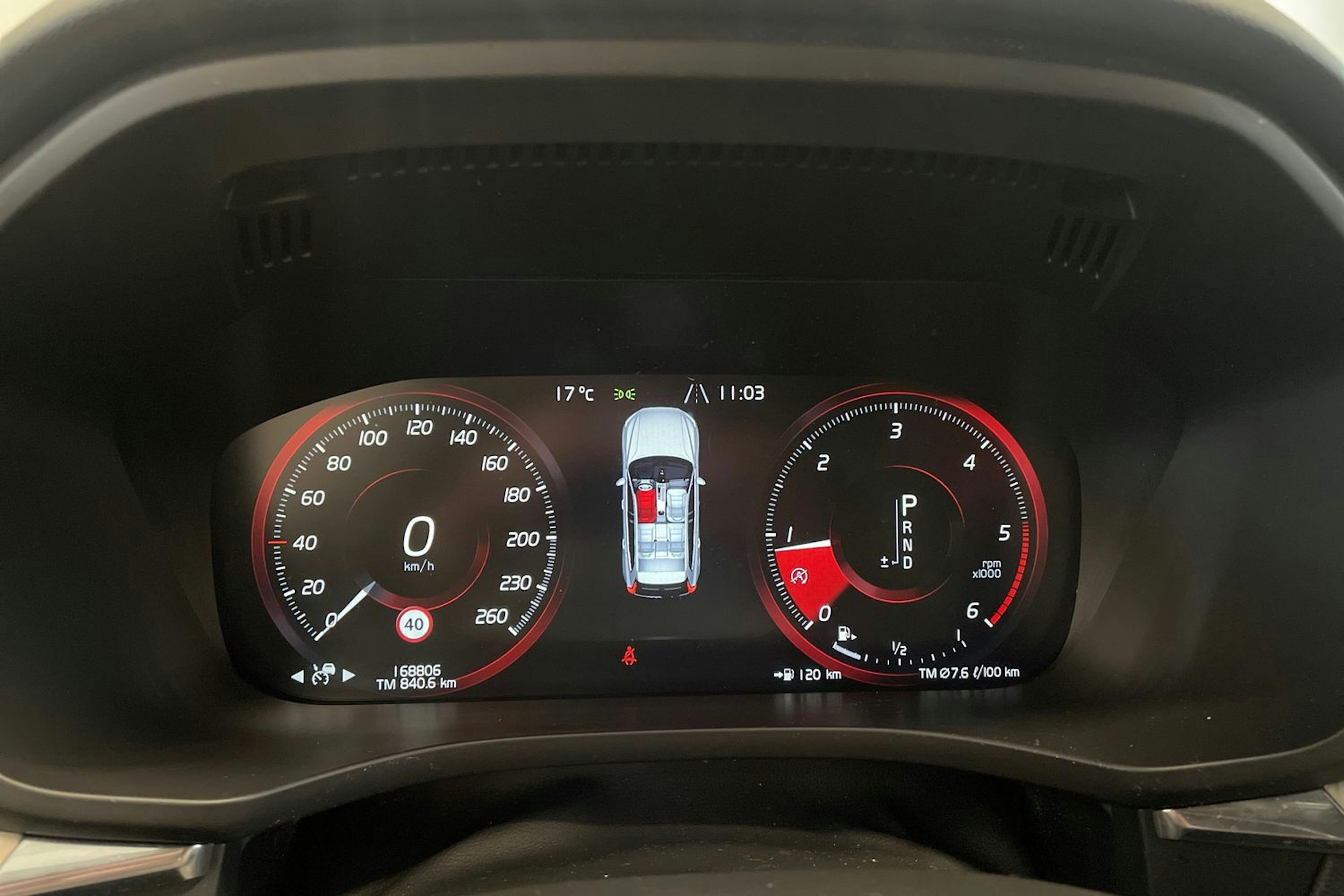 Punainen Volvo XC60 2018 kuva 19.