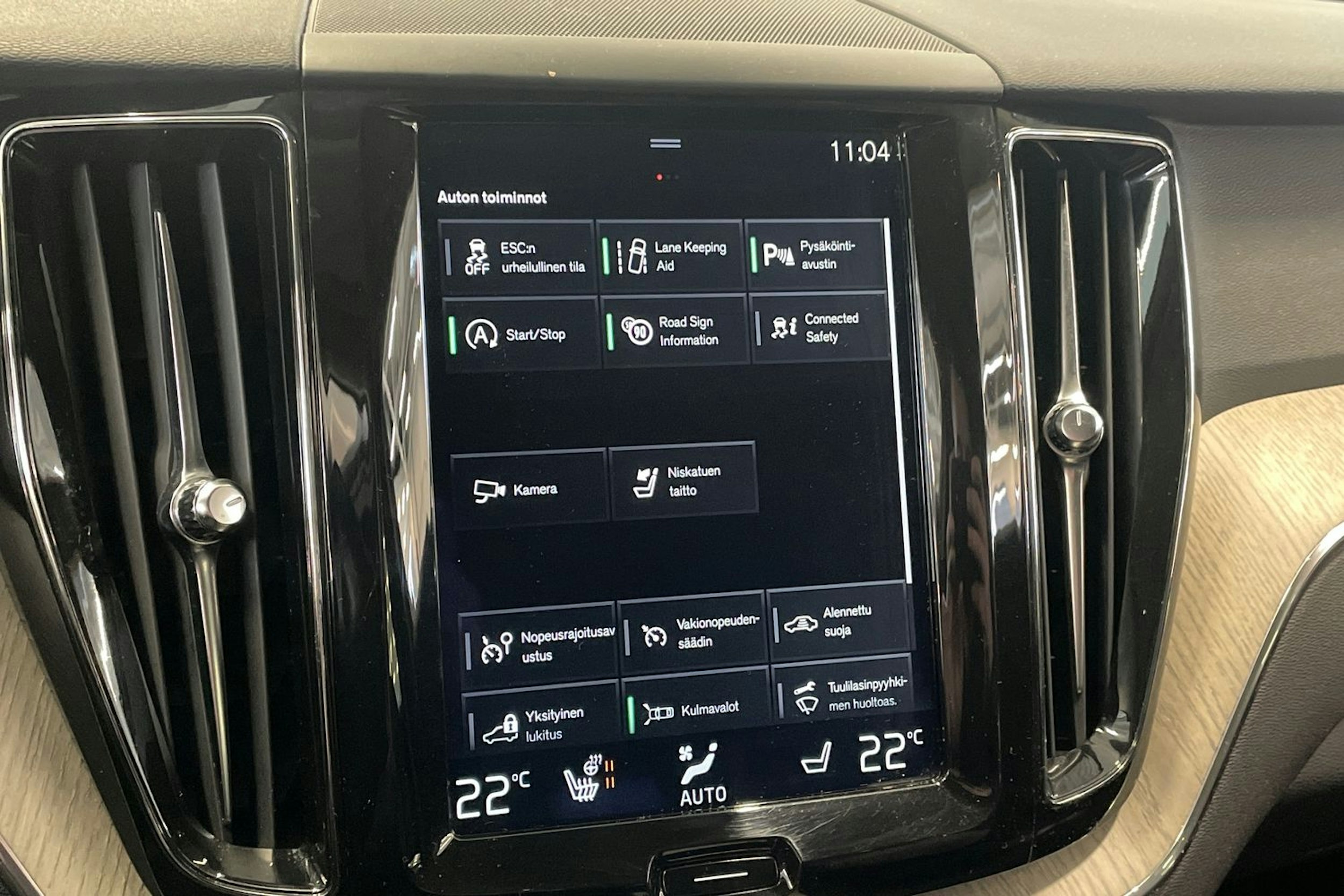 Punainen Volvo XC60 2018 kuva 23.