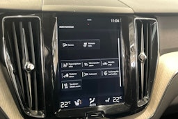 Punainen Volvo XC60 2018 kuva 24.