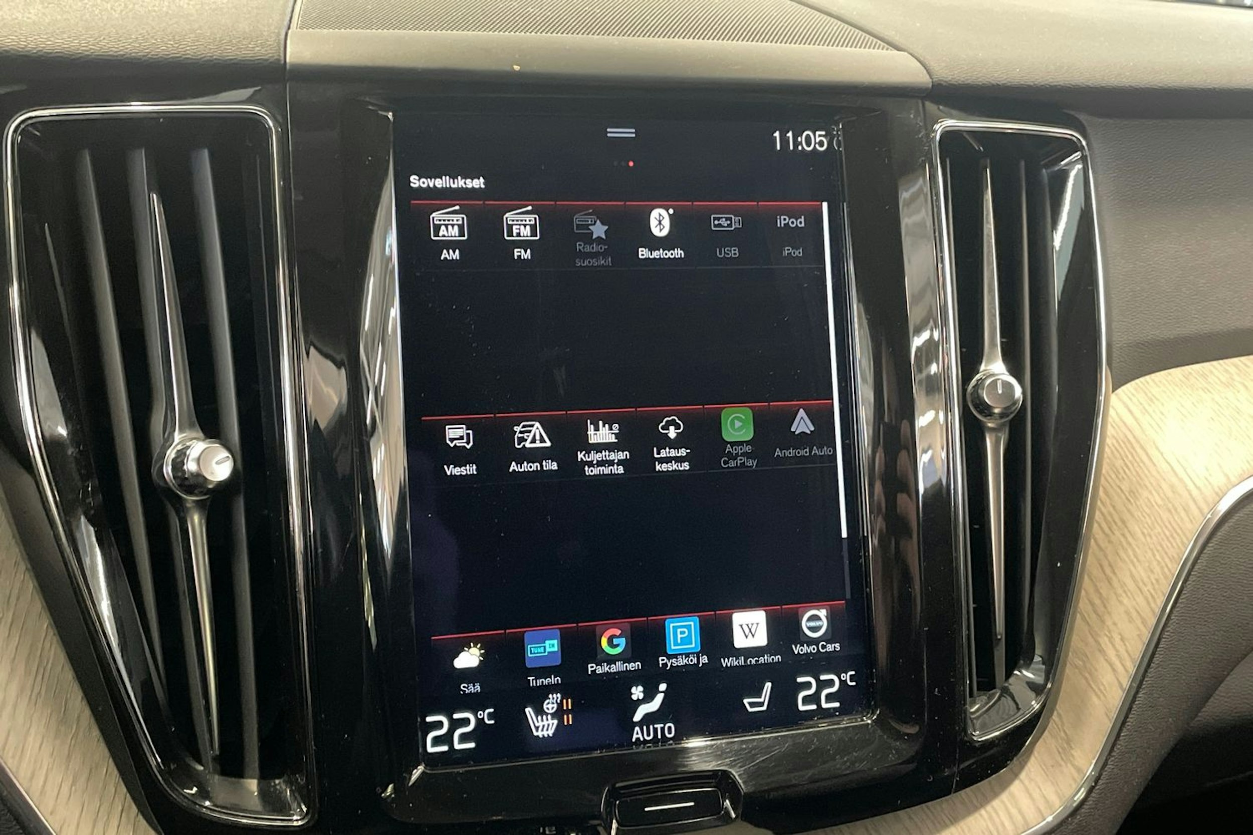 Punainen Volvo XC60 2018 kuva 25.