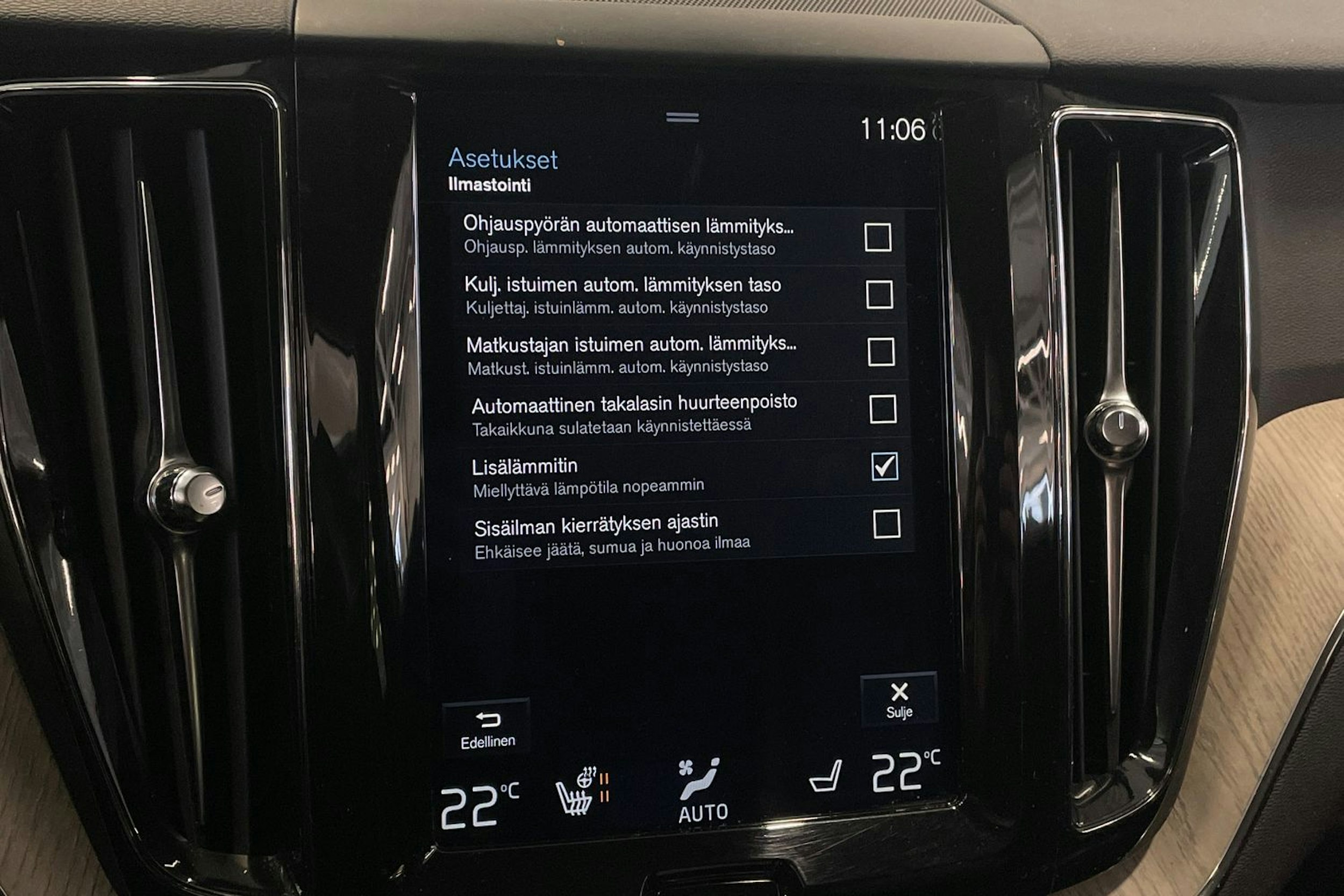 Punainen Volvo XC60 2018 kuva 27.