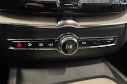 Punainen Volvo XC60 2018 kuva 29.