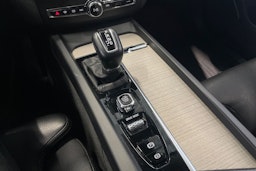 Punainen Volvo XC60 2018 kuva 30.