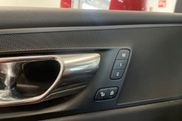 Punainen Volvo XC60 2018 kuva 33.