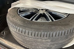 Punainen Volvo XC60 2018 kuva 35.