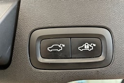 Punainen Volvo XC60 2018 kuva 36.