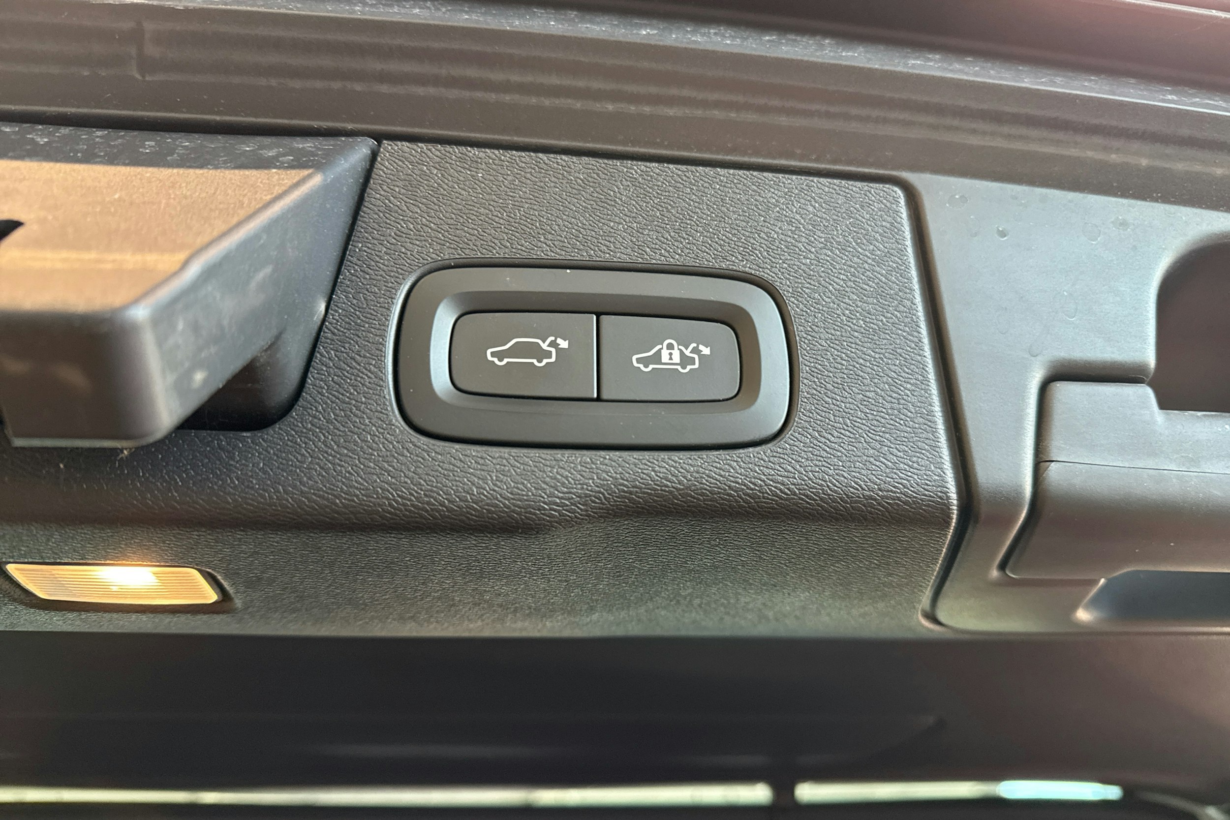 sininen Volvo XC60 2018 kuva 20.
