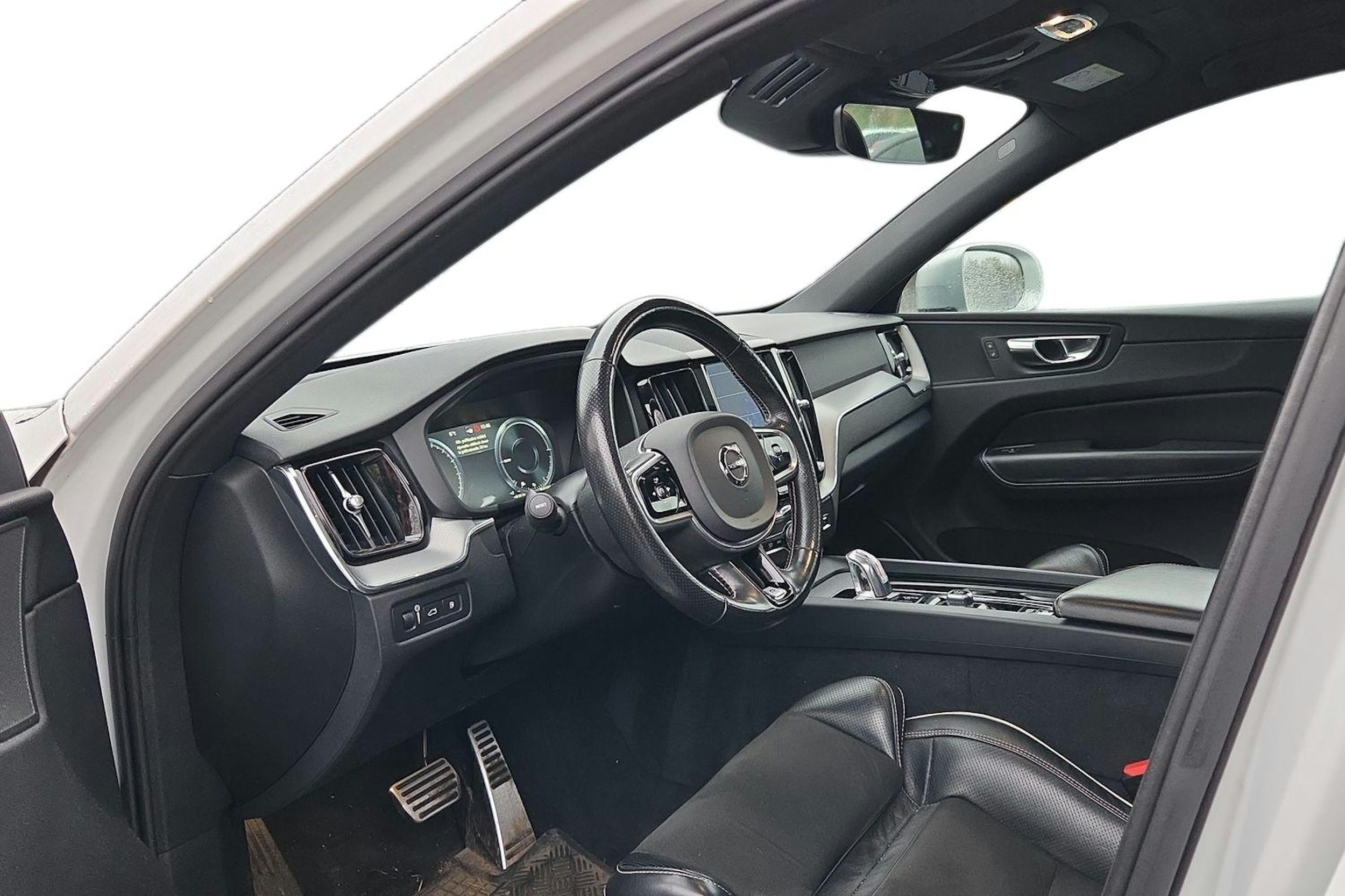 valkoinen Volvo XC60 2018 kuva 3.
