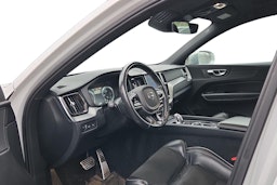 valkoinen Volvo XC60 2018 kuva 3.