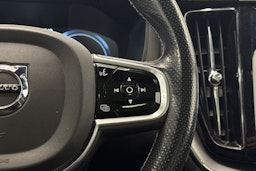 valkoinen Volvo XC60 2018 kuva 16.