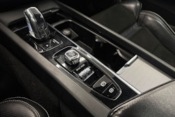 valkoinen Volvo XC60 2018 kuva 20.