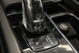 valkoinen Volvo XC60 2018 kuva 21.