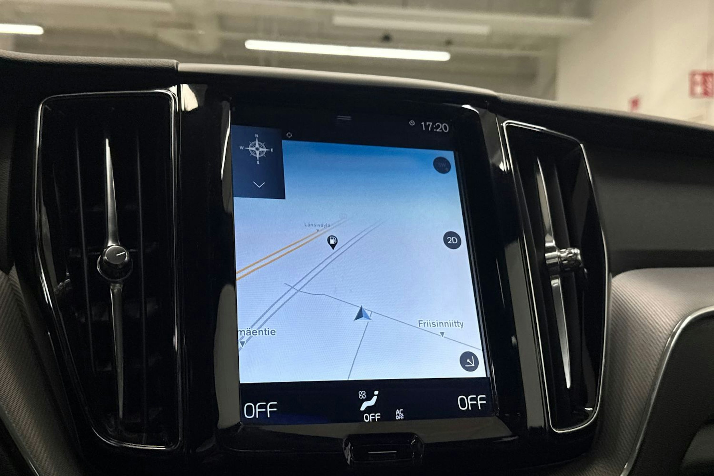 valkoinen Volvo XC60 2018 kuva 23.