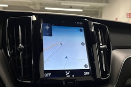 valkoinen Volvo XC60 2018 kuva 23.