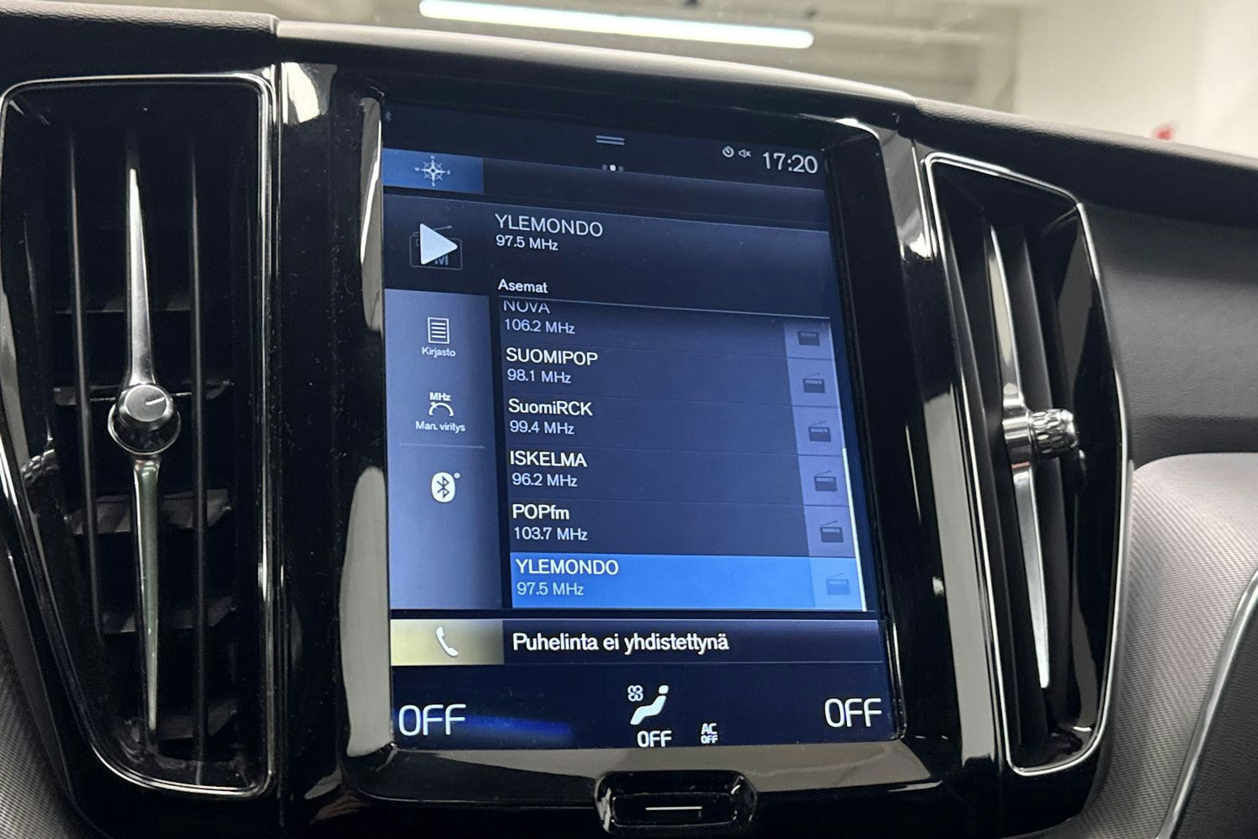 valkoinen Volvo XC60 2018 kuva 24.