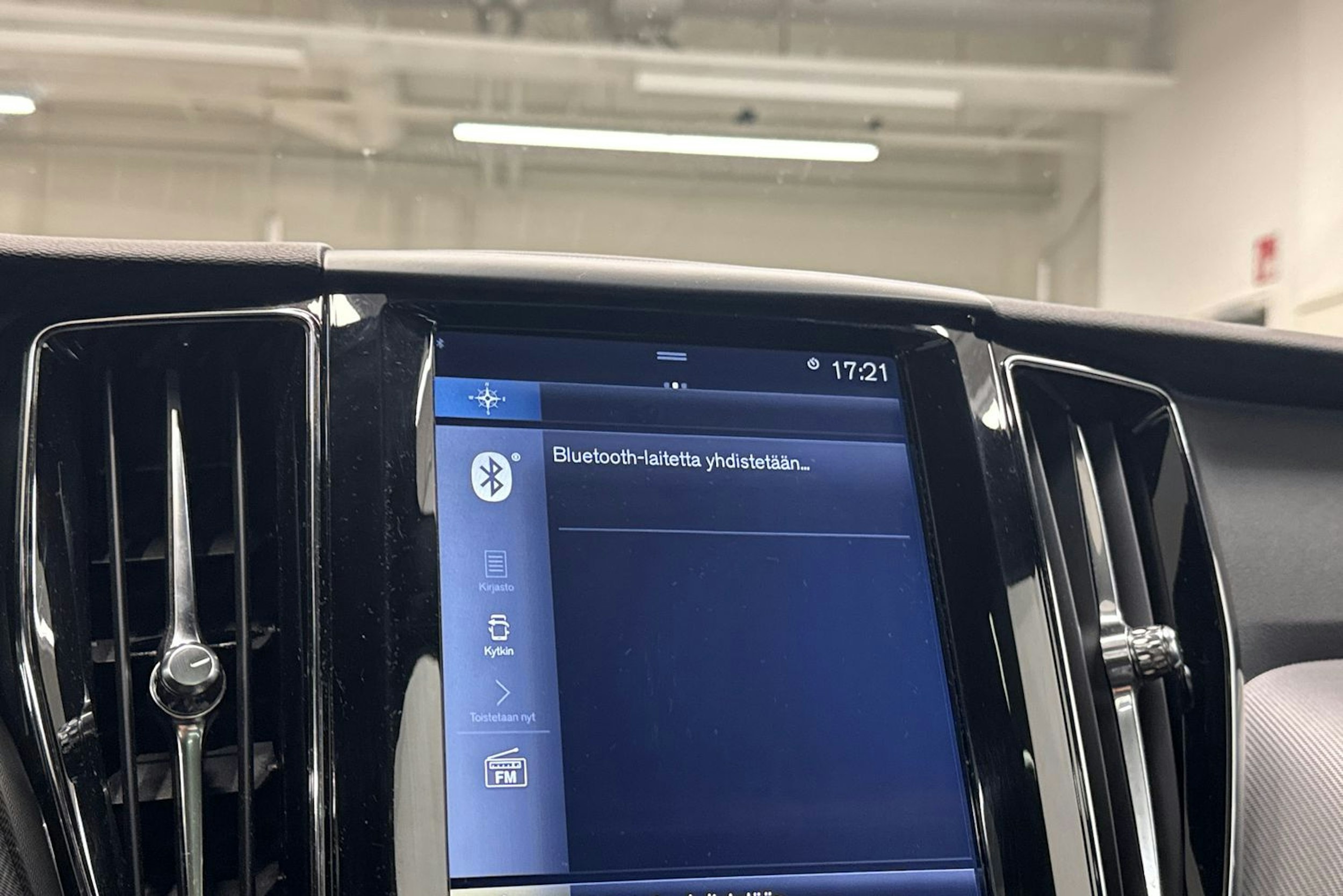 valkoinen Volvo XC60 2018 kuva 25.