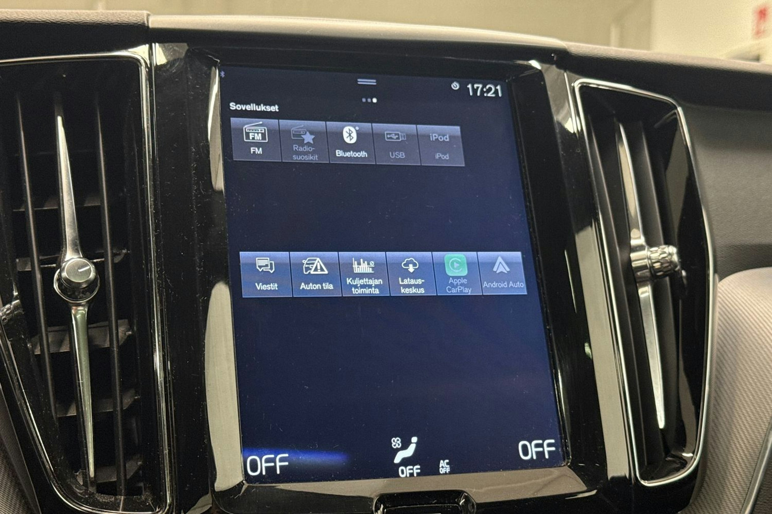 valkoinen Volvo XC60 2018 kuva 26.