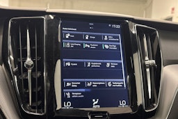 valkoinen Volvo XC60 2018 kuva 27.