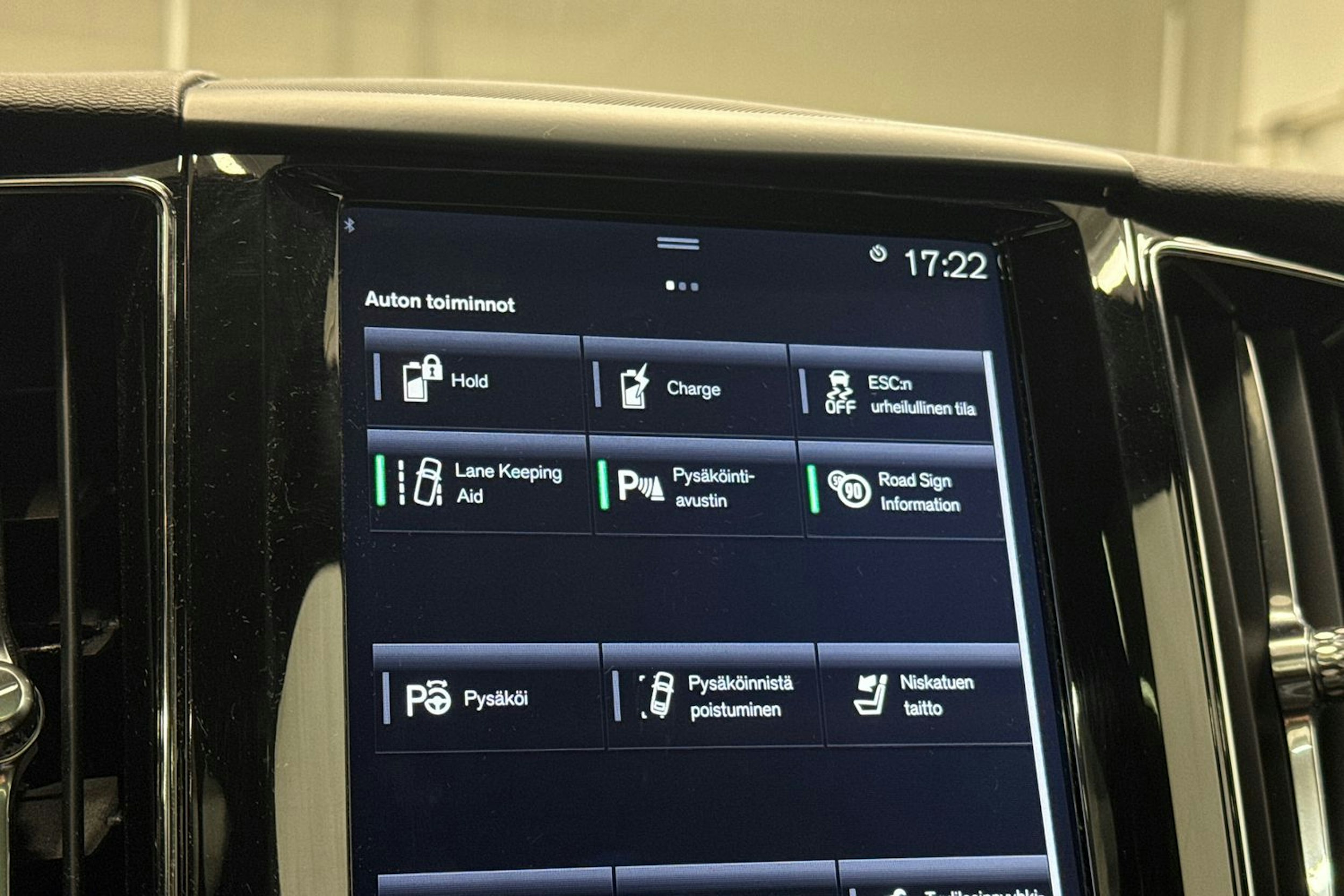 valkoinen Volvo XC60 2018 kuva 28.