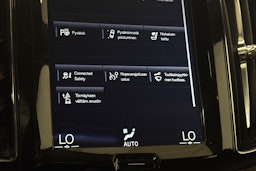 valkoinen Volvo XC60 2018 kuva 29.