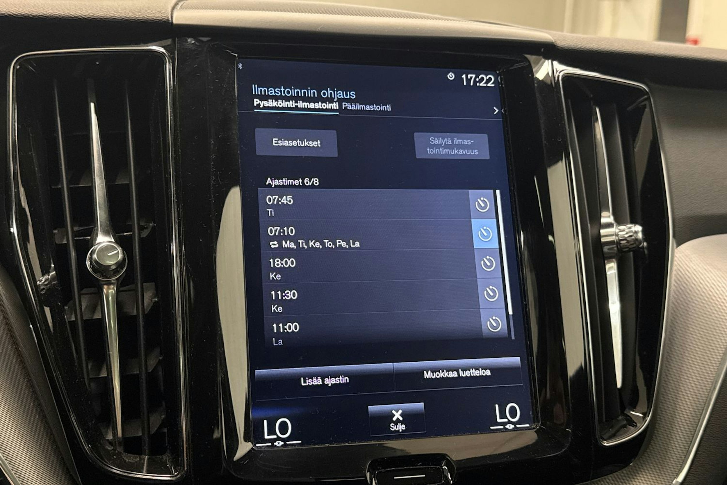 valkoinen Volvo XC60 2018 kuva 31.